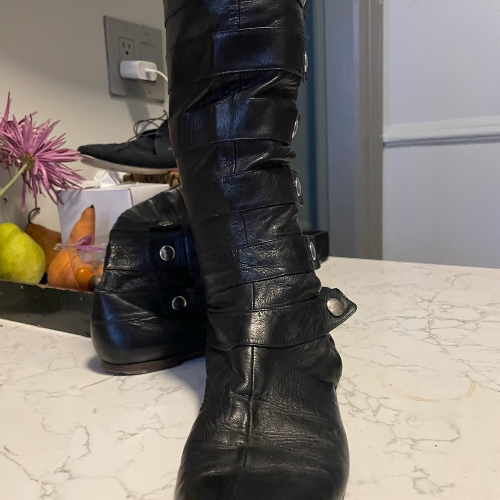 Boots - Picture 4 of 4